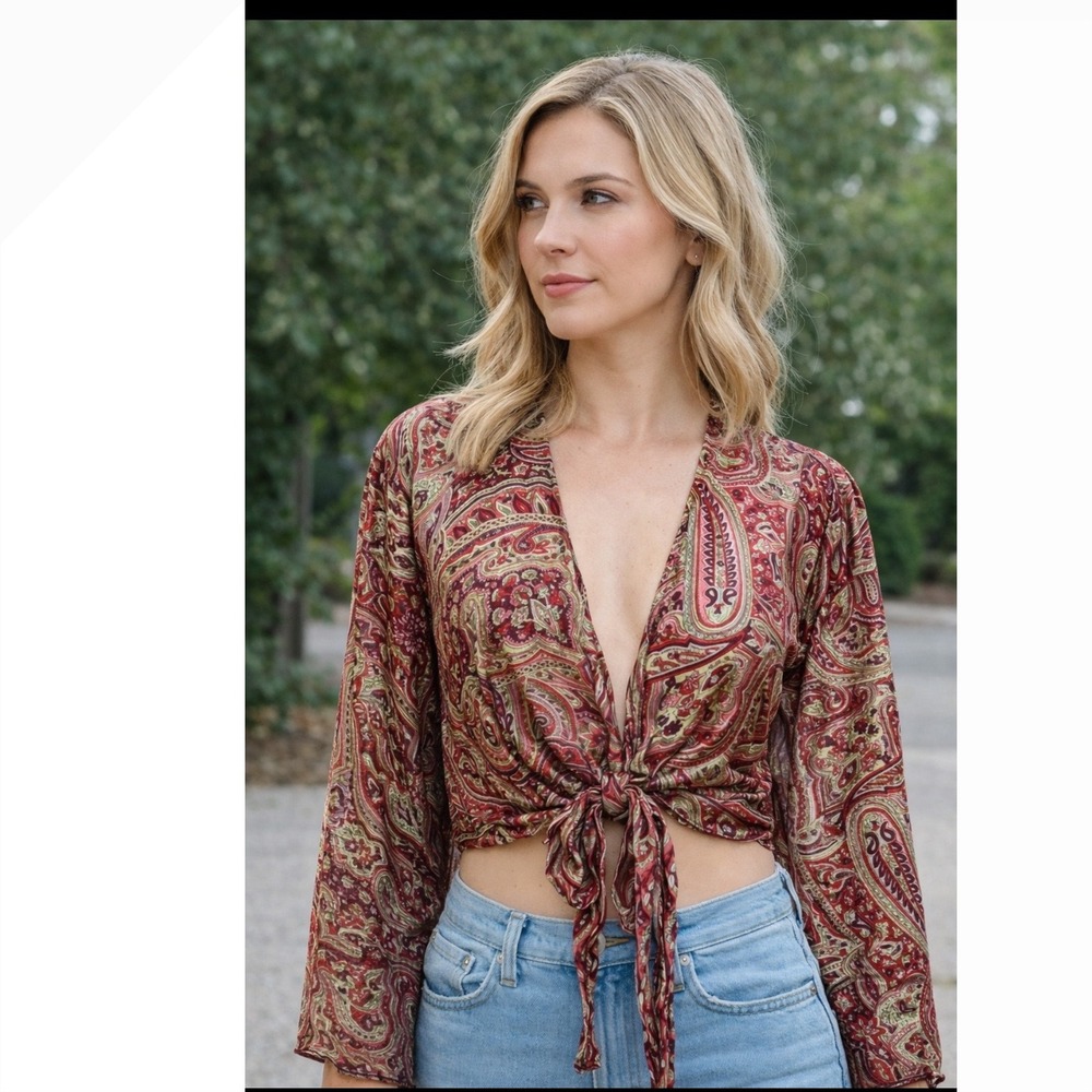 Evergreen Guardian Paisley Tie Front Top Red Boho Bell Sleeve One Size NWT